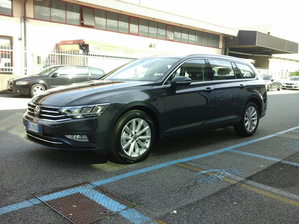 VOLKSWAGEN Passat 8ª serie Passat Variant 2.0 TDI SCR EVO DSG Business - 1